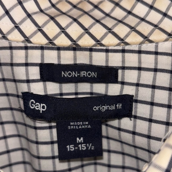 GAP NON IRON Button down 15-15 1/2” - Picture 2 of 5